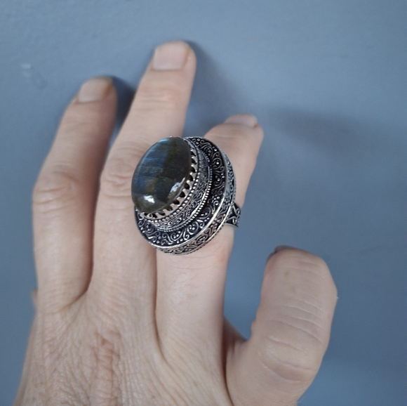 New Labradorite 925 Silver Statement Ring. - Picture 4 of 13